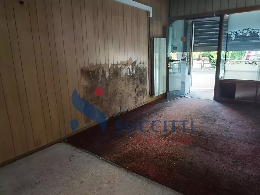 Immagine 10 di Locale commerciale in vendita  in via Raffaele Paolucci 4 a Teramo