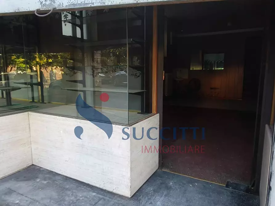 Immagine 15 di Locale commerciale in vendita  in via Raffaele Paolucci 4 a Teramo