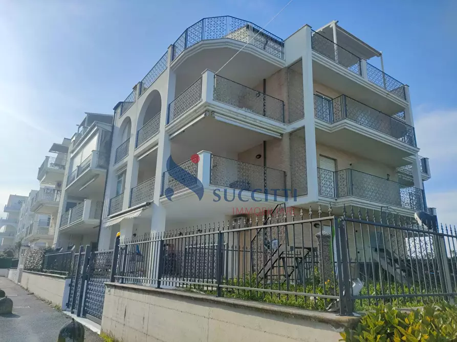 Immagine 1 di Appartamento in vendita  in viale sirena 488 a Tortoreto