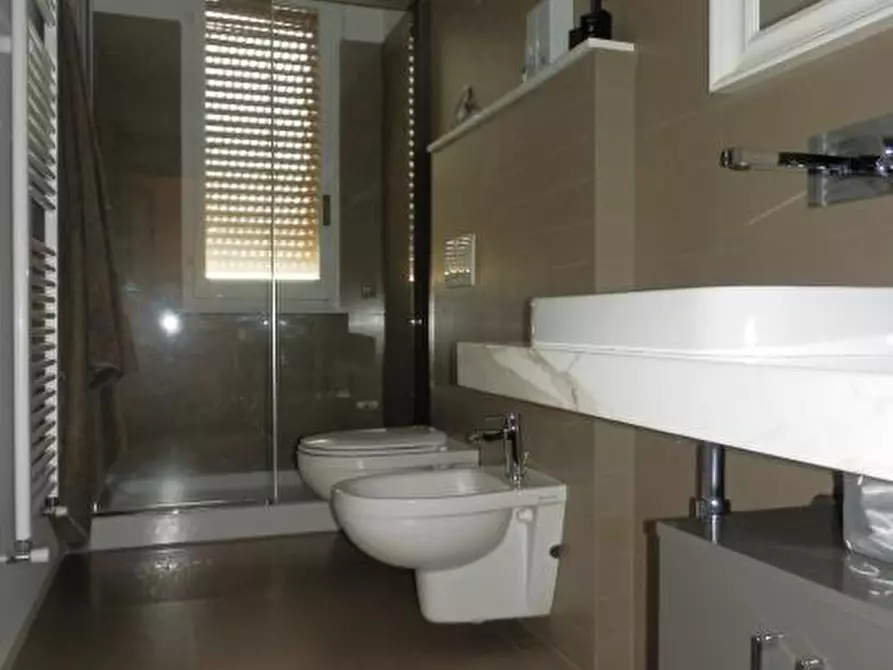 Immagine 10 di Appartamento in vendita  in via genova 17 a Savona