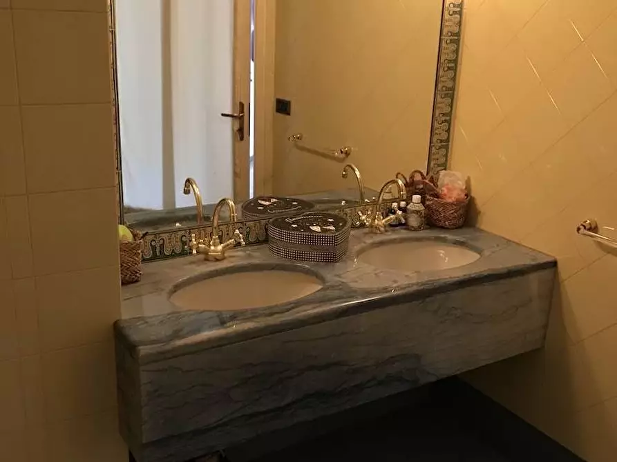 Immagine 6 di Appartamento in vendita  in p.zza marconi a Savona