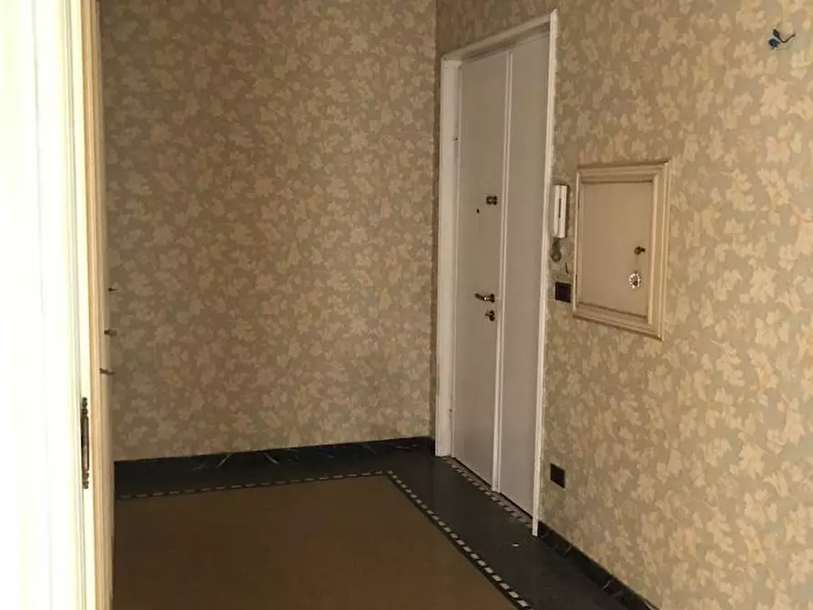 Immagine 9 di Appartamento in vendita  in p.zza marconi a Savona