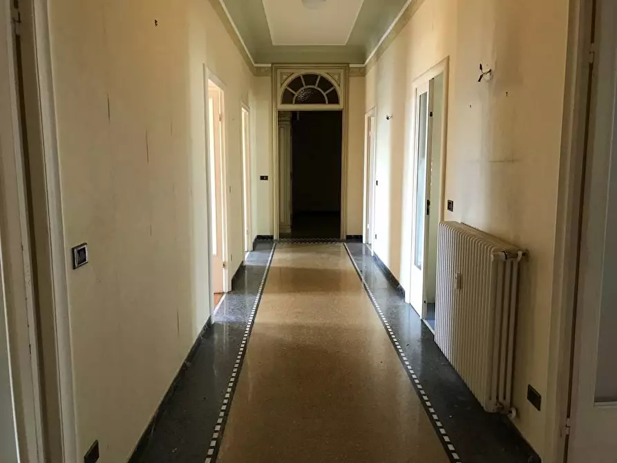 Immagine 19 di Appartamento in vendita  in p.zza marconi a Savona