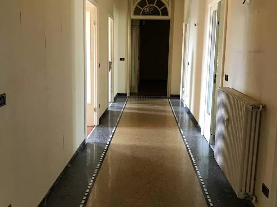 Immagine 21 di Appartamento in vendita  in p.zza marconi a Savona