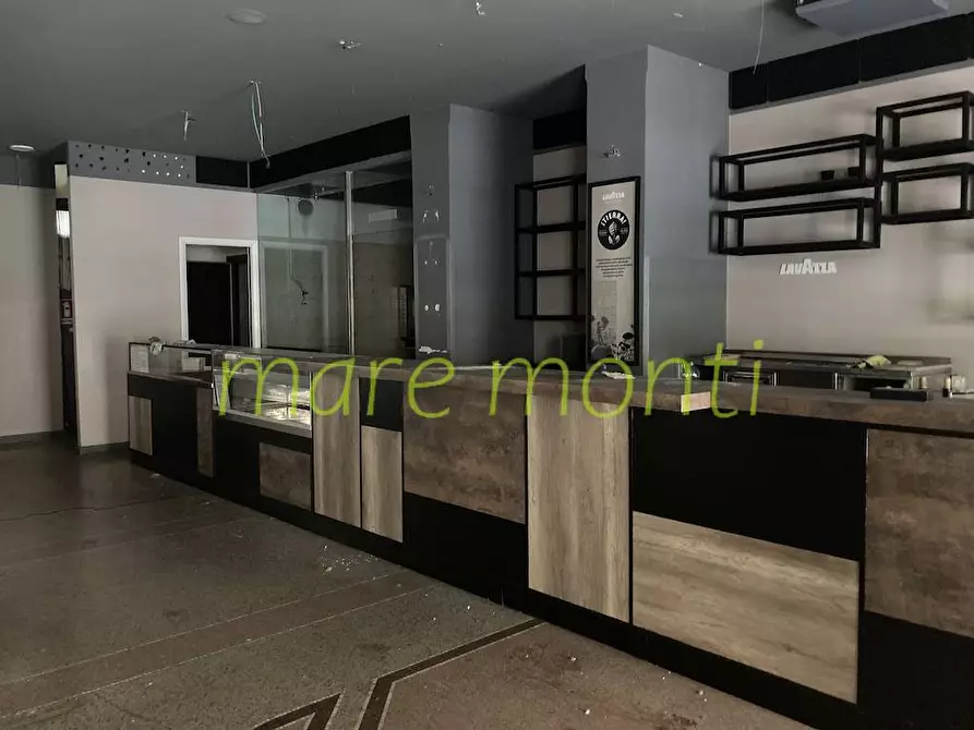 Immagine 2 di Negozio in affitto  in via sauro a Savona