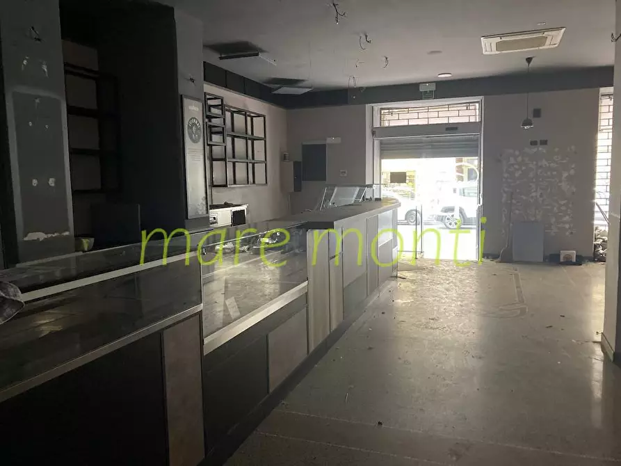 Immagine 8 di Negozio in affitto  in via sauro a Savona