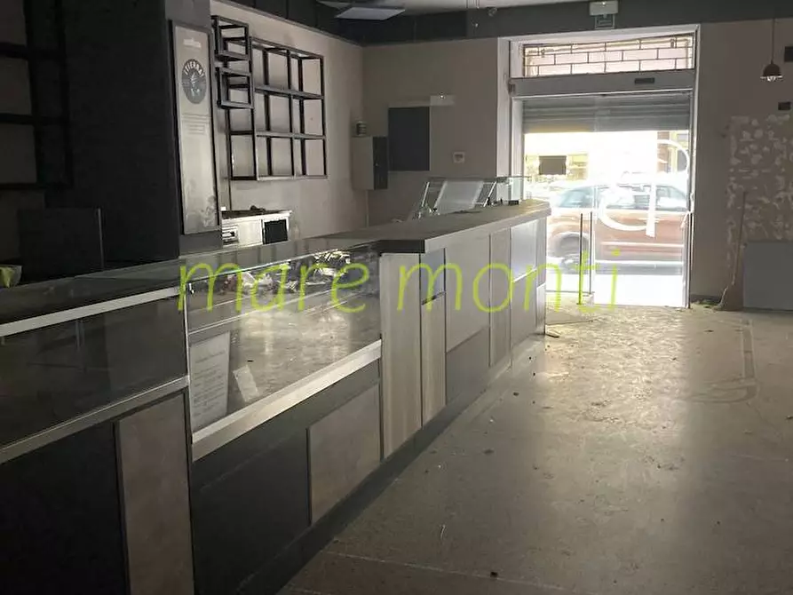 Immagine 9 di Negozio in affitto  in via sauro a Savona