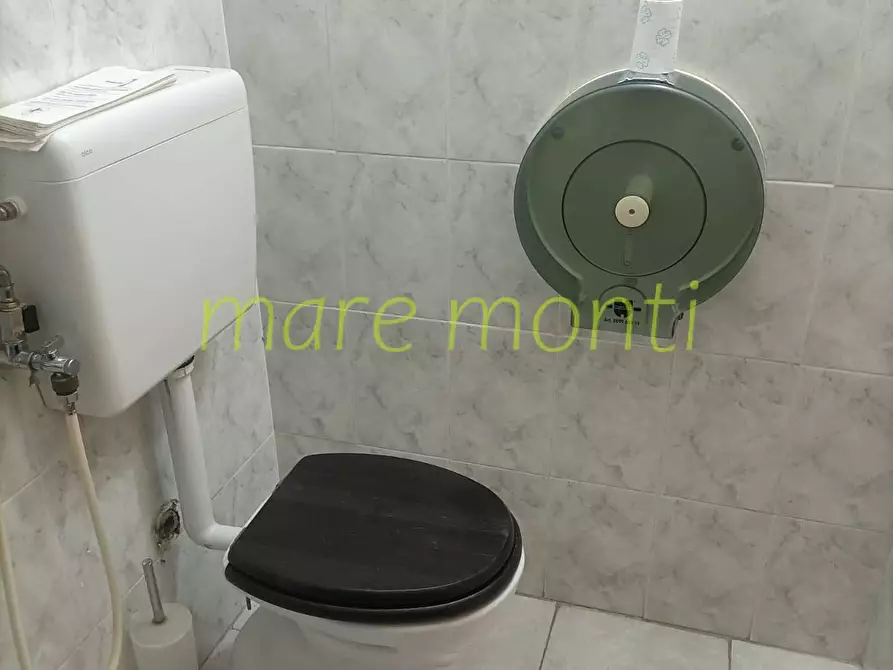 Immagine 7 di Negozio in vendita  in via delle trincee a Savona