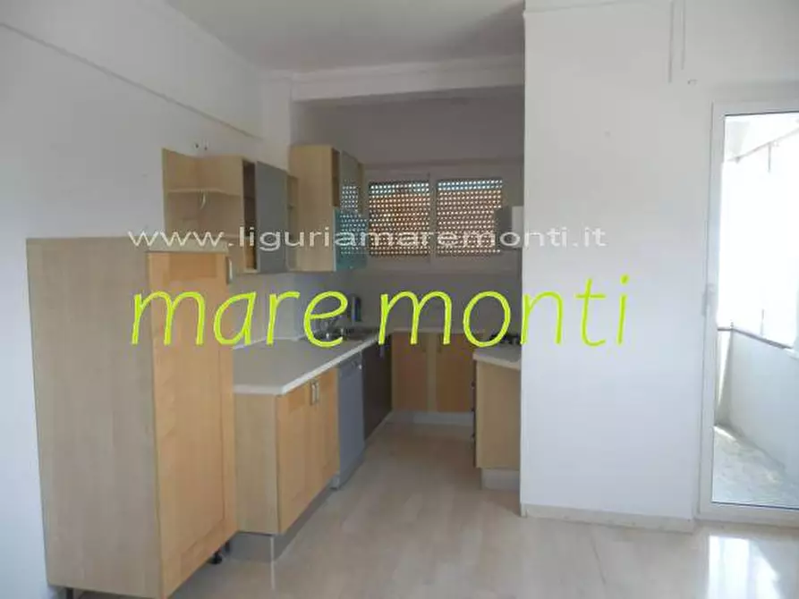 Immagine 4 di Appartamento in vendita  in via chiappino 18 a Savona