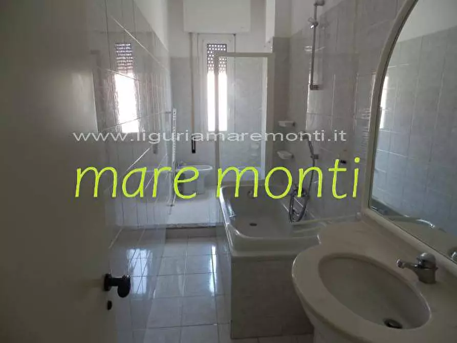 Immagine 6 di Appartamento in vendita  in via chiappino 18 a Savona