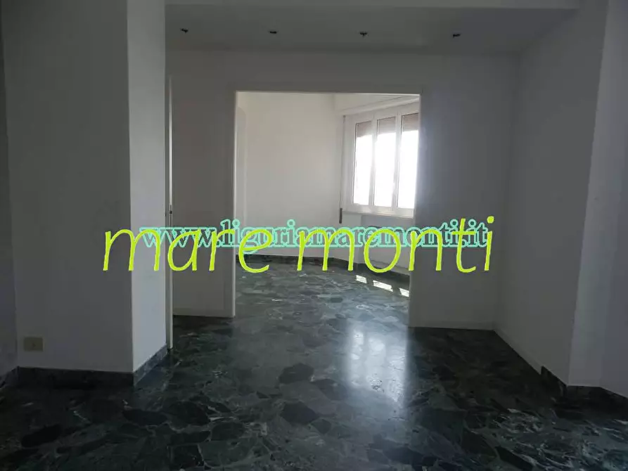 Immagine 9 di Appartamento in vendita  in via chiappino 18 a Savona