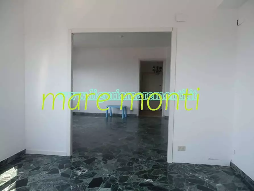 Immagine 10 di Appartamento in vendita  in via chiappino 18 a Savona