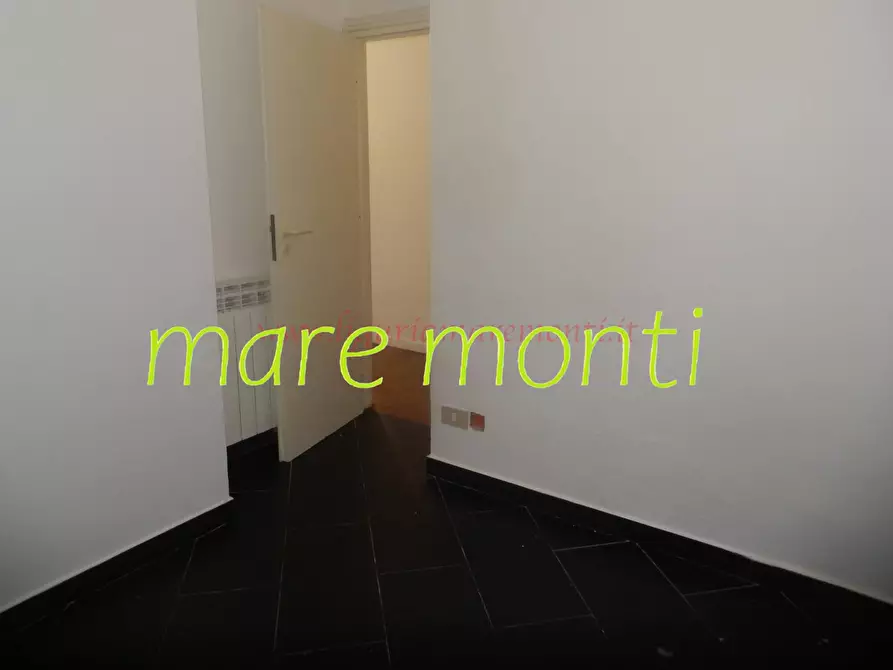 Immagine 19 di Appartamento in vendita  in via dei cassari a Savona