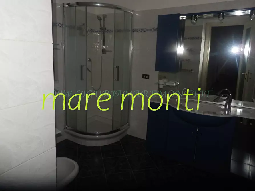 Immagine 9 di Appartamento in vendita  in via santuario a Savona