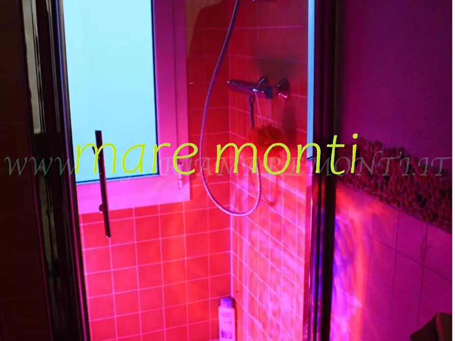 Immagine 10 di Appartamento in vendita  in via untoria a Savona