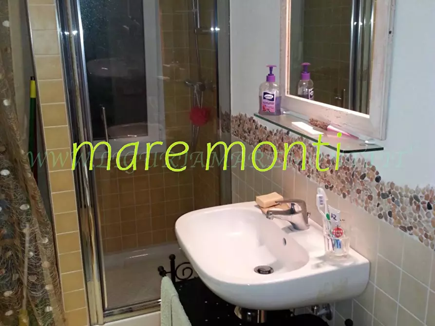 Immagine 15 di Appartamento in vendita  in via untoria a Savona