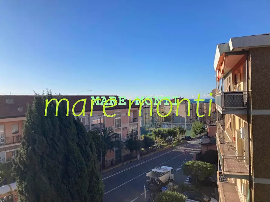 Immagine 1 di Appartamento in vendita  in via altobelli a Savona