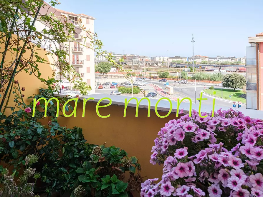 Immagine 11 di Appartamento in vendita  in via cadorna a Savona