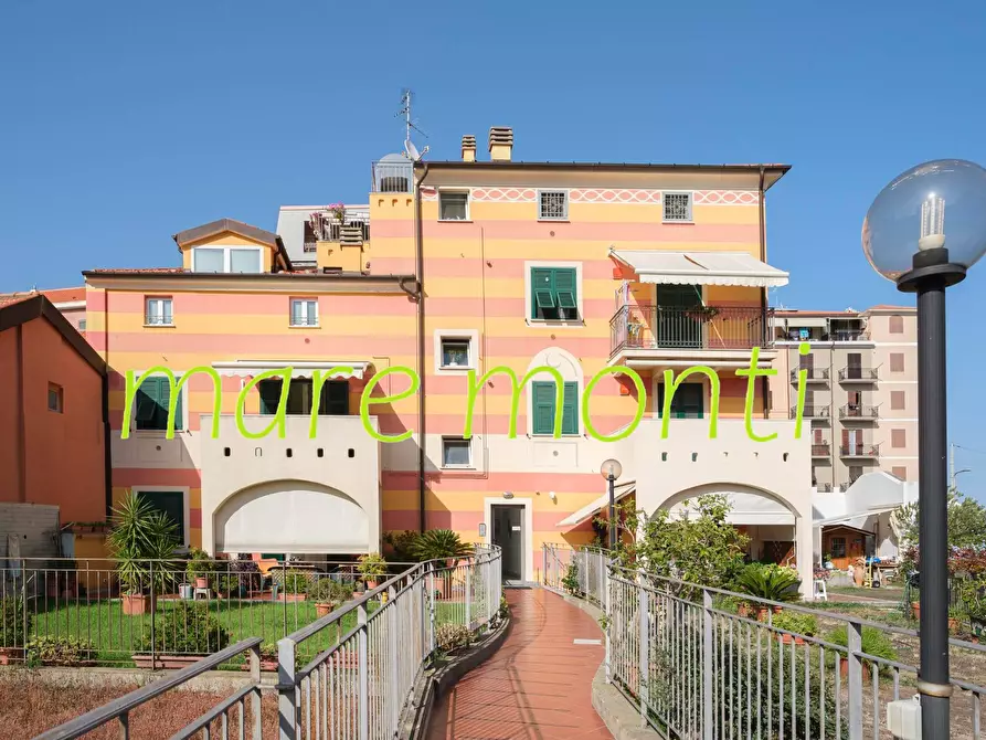 Immagine 55 di Appartamento in vendita  in via cadorna a Savona