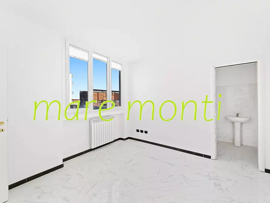 Immagine 9 di Appartamento in vendita  in via nizza 44 a Savona