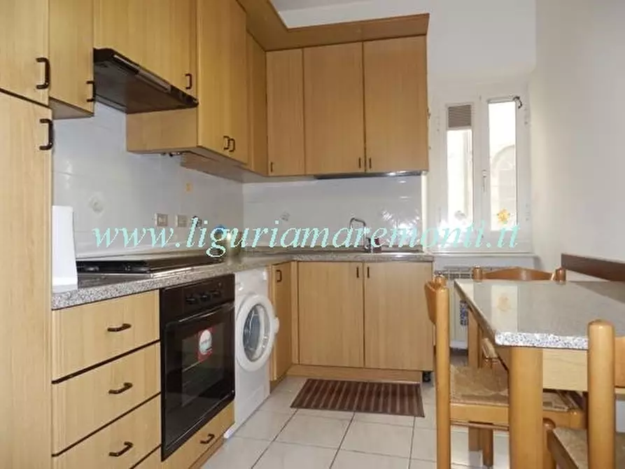 Immagine 4 di Appartamento in vendita  in vico crema a Savona