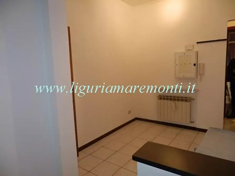 Immagine 8 di Appartamento in vendita  in vico crema a Savona
