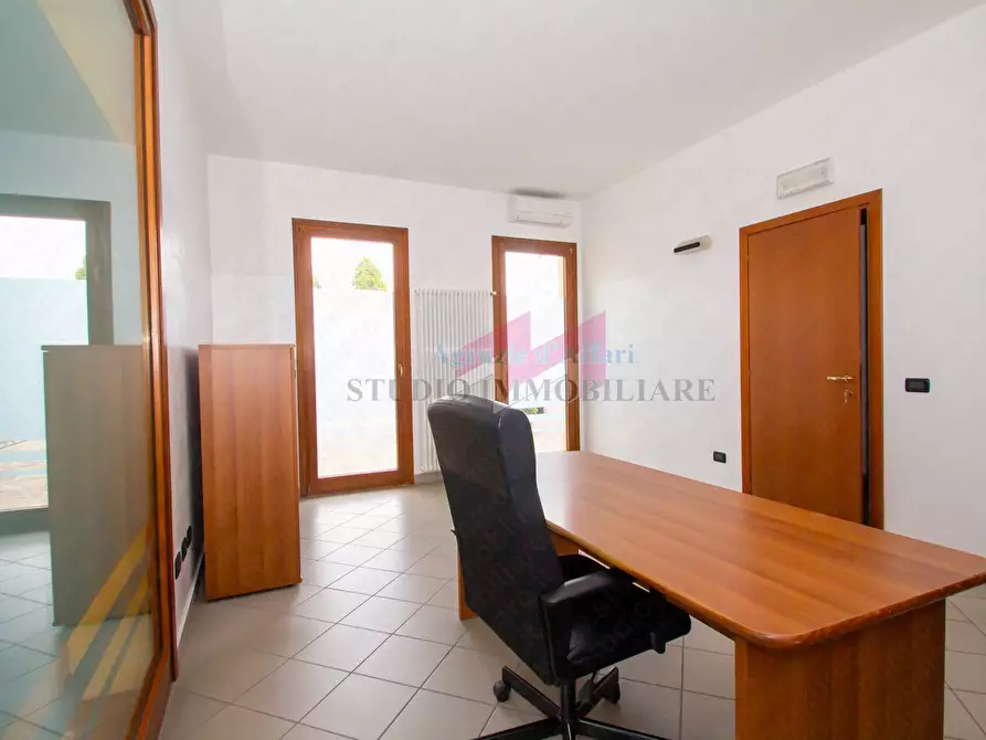 Immagine 4 di Ufficio in affitto  in Via Mazzini 96 a Bergantino
