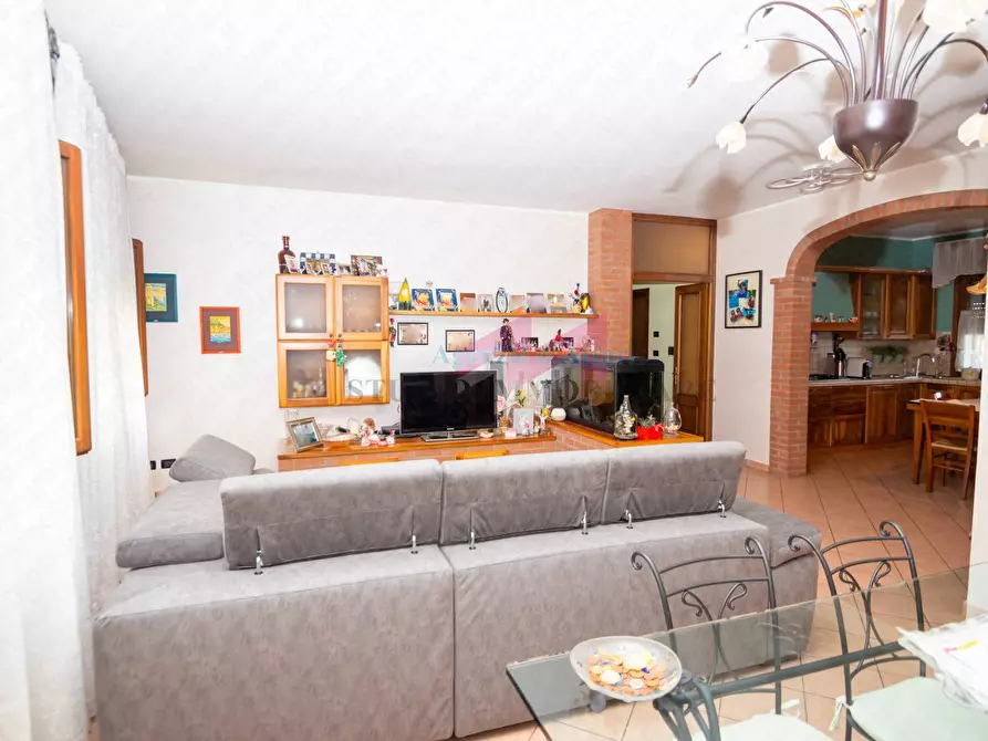 Immagine 3 di Appartamento in vendita  in via vittorio Emanuele 135 a Bergantino