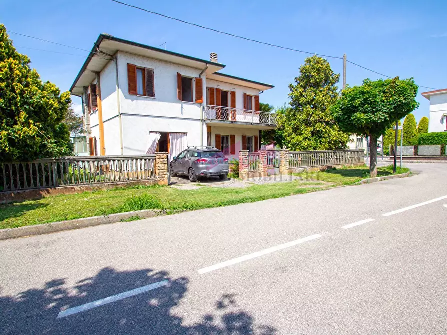 Immagine 1 di Casa indipendente in vendita  in via Cuccolo 2 a Melara