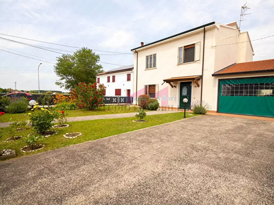 Immagine 15 di Villetta a schiera in vendita  in via Api 485 a Bergantino