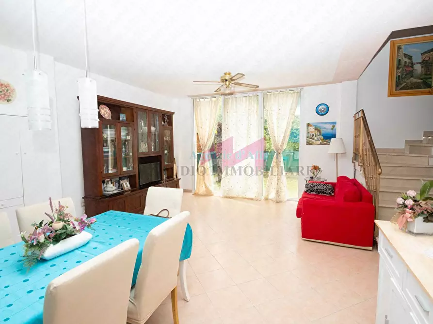 Immagine 1 di Casa semindipendente in vendita  in Via Nino Bixio 11 a Sermide