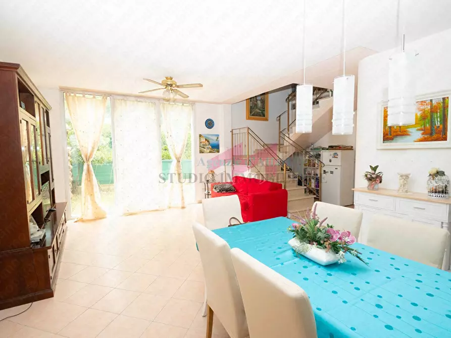 Immagine 2 di Casa semindipendente in vendita  in Via Nino Bixio 11 a Sermide