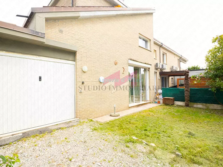 Immagine 15 di Casa semindipendente in vendita  in Via Nino Bixio 11 a Sermide