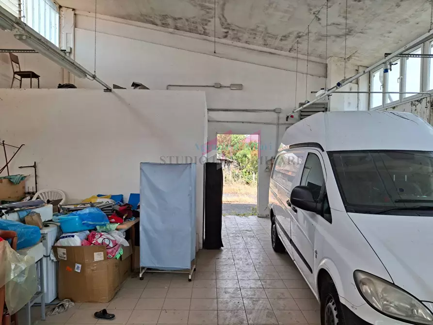 Immagine 4 di Laboratorio in vendita  a Bergantino