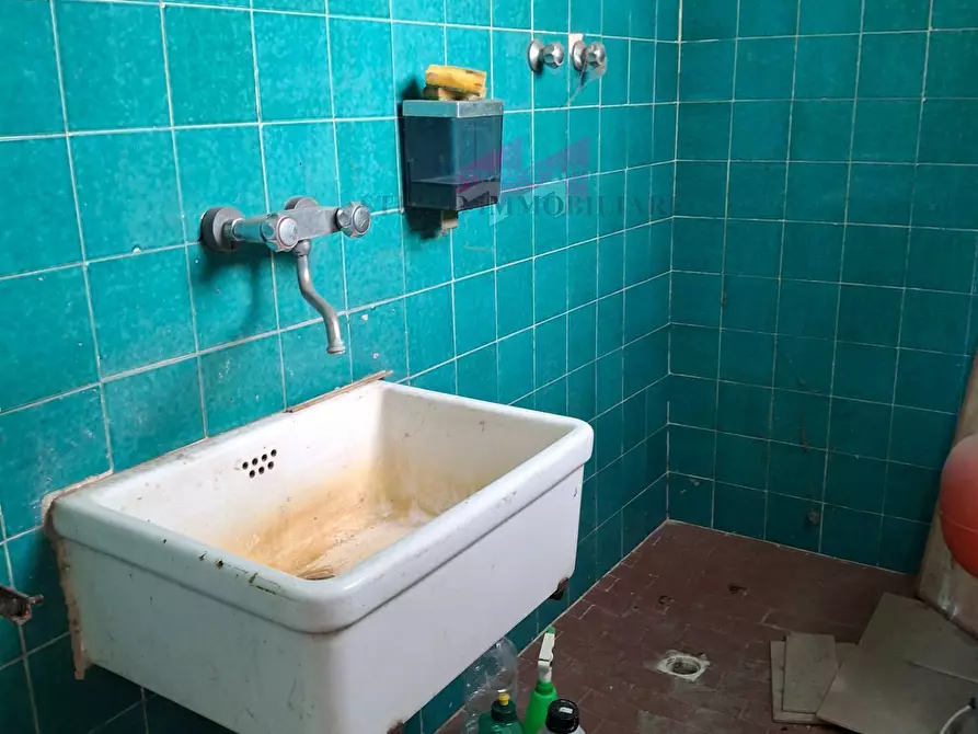 Immagine 10 di Laboratorio in vendita  a Bergantino