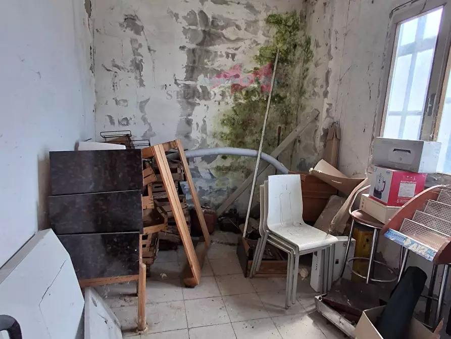 Immagine 13 di Laboratorio in vendita  a Bergantino