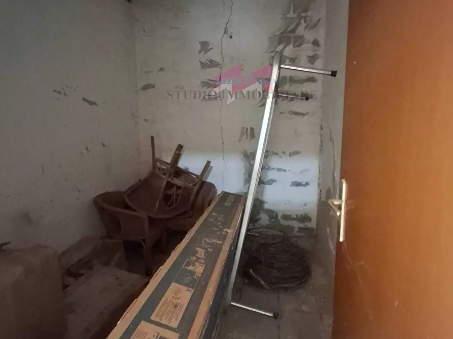 Immagine 18 di Laboratorio in vendita  a Bergantino