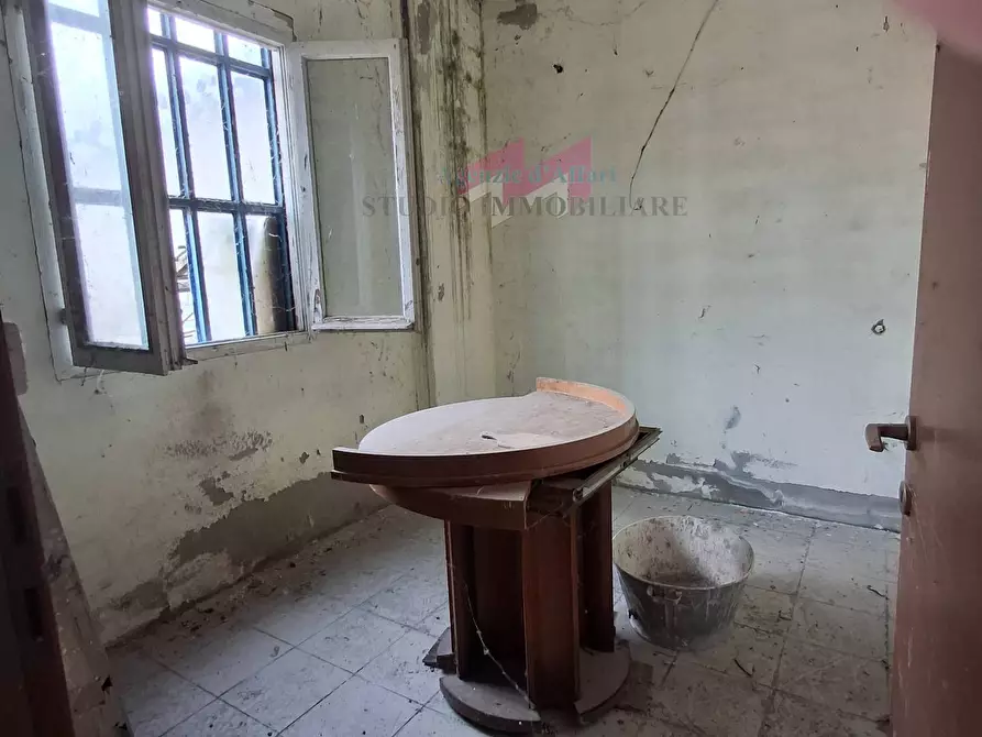 Immagine 19 di Laboratorio in vendita  a Bergantino