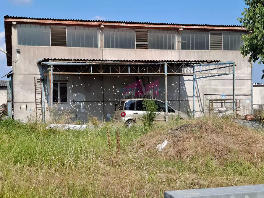 Immagine 21 di Laboratorio in vendita  a Bergantino