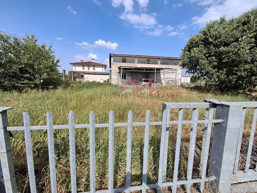 Immagine 2 di Laboratorio in vendita  a Bergantino