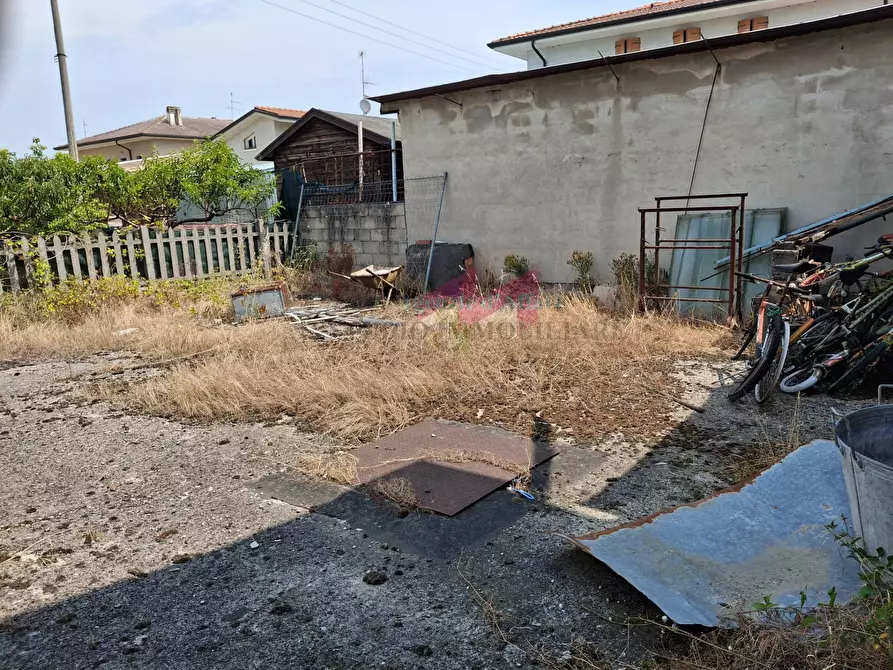 Immagine 22 di Laboratorio in vendita  a Bergantino