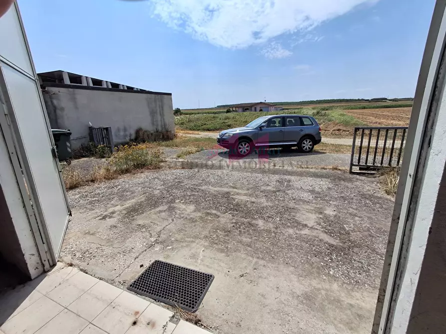 Immagine 23 di Laboratorio in vendita  a Bergantino