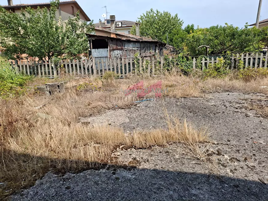 Immagine 26 di Laboratorio in vendita  a Bergantino