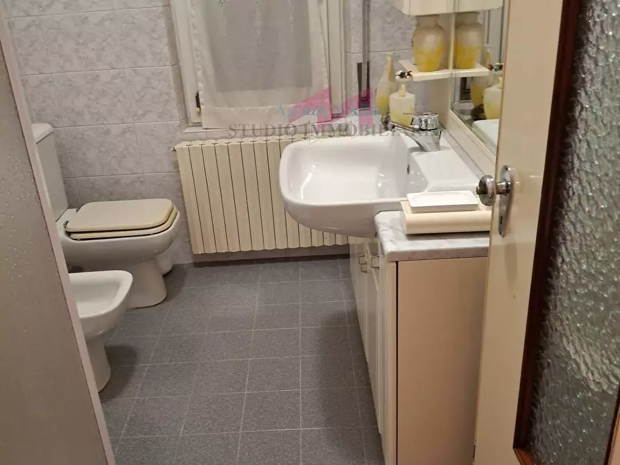 Immagine 9 di Casa semindipendente in vendita  a Serravalle A Po