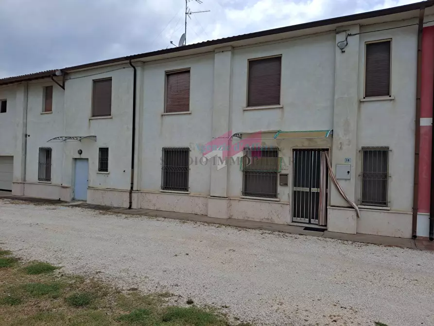 Immagine 1 di Casa semindipendente in vendita  a Serravalle A Po