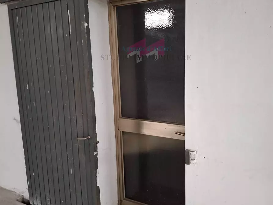 Immagine 4 di Capannone industriale in affitto  a Ostiglia