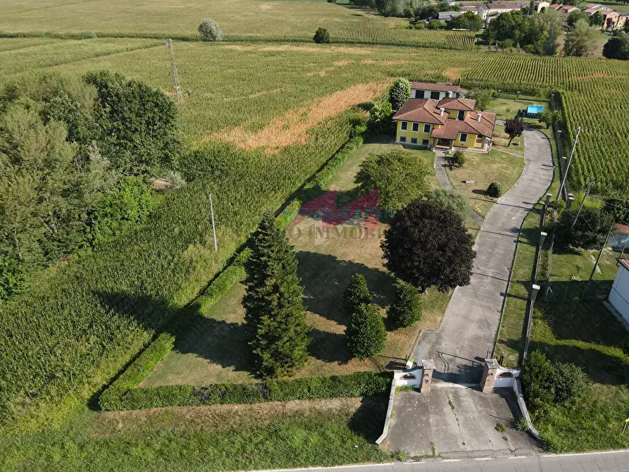 Immagine 2 di Villa in vendita  in Via Garibaldi 782 a Bergantino