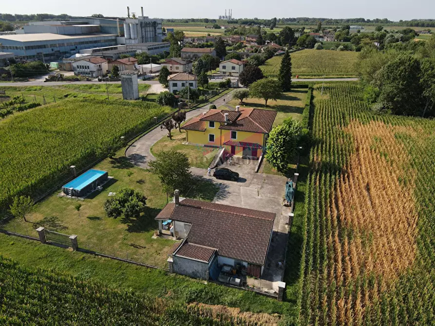Immagine 3 di Villa in vendita  in Via Garibaldi 782 a Bergantino