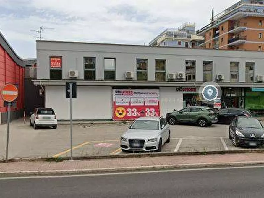 Immagine 4 di Locale commerciale in affitto  in Via Dante Alighieri a Grottammare