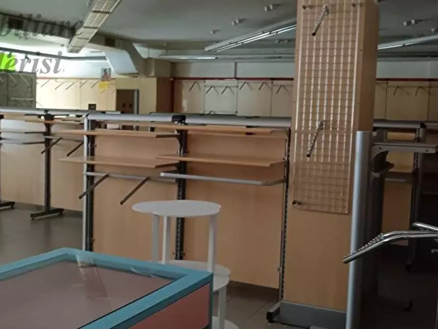 Immagine 5 di Locale commerciale in affitto  in Via Dante Alighieri a Grottammare